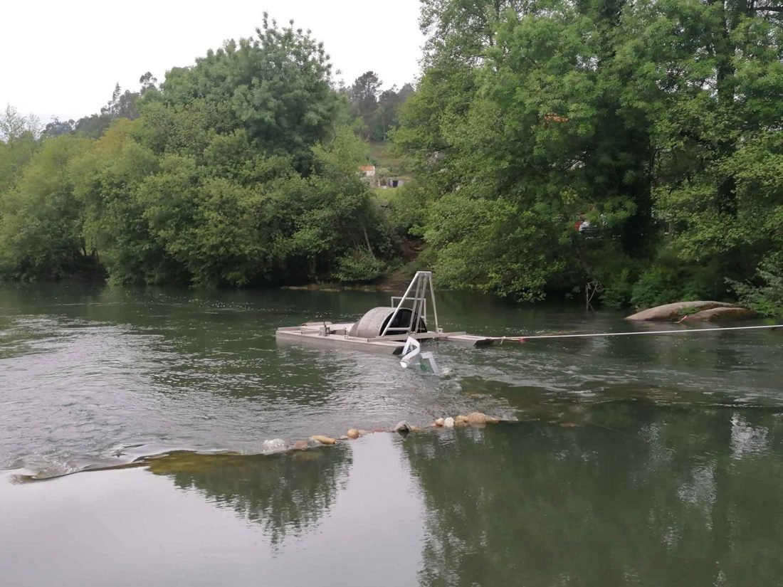 Armadilha para smolts no rio Vez